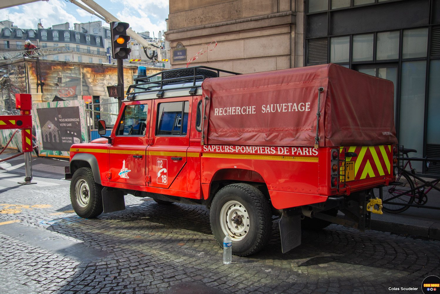 Incendie dans un kiosque sur le parvis de la Gare SaintLazare à Paris