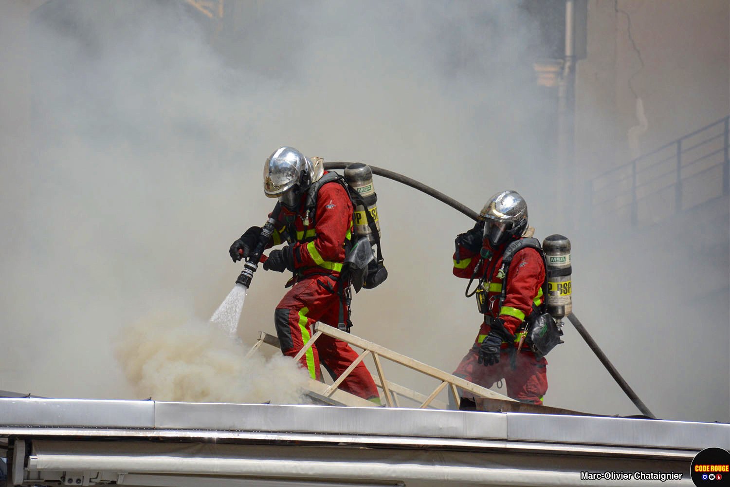 Incendie dans un kiosque sur le parvis de la Gare SaintLazare à Paris